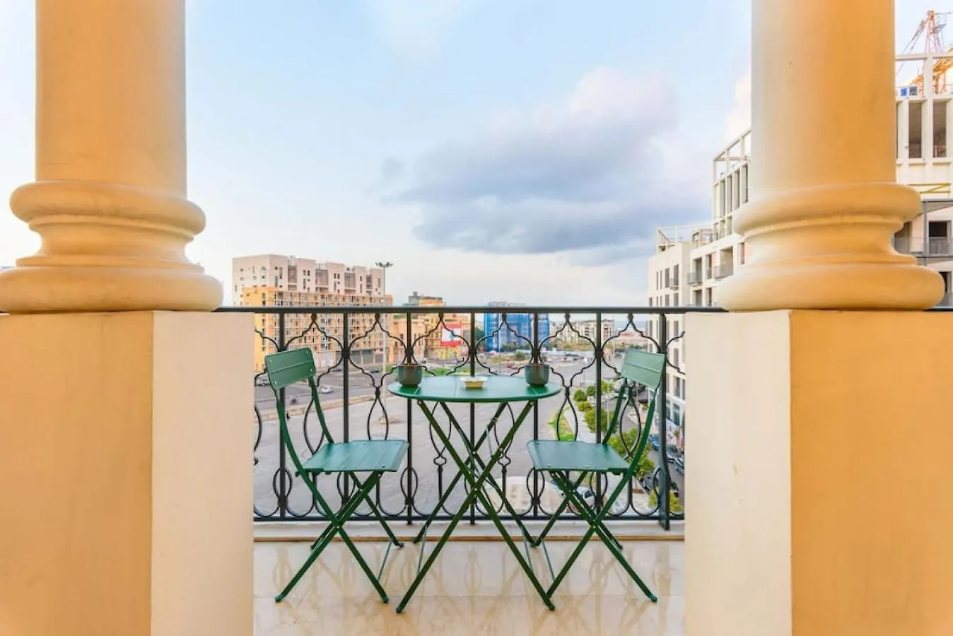 Mundo - Exquisite 2-Br W Balcony At Saifi Village بيروت 0*,  لبنان