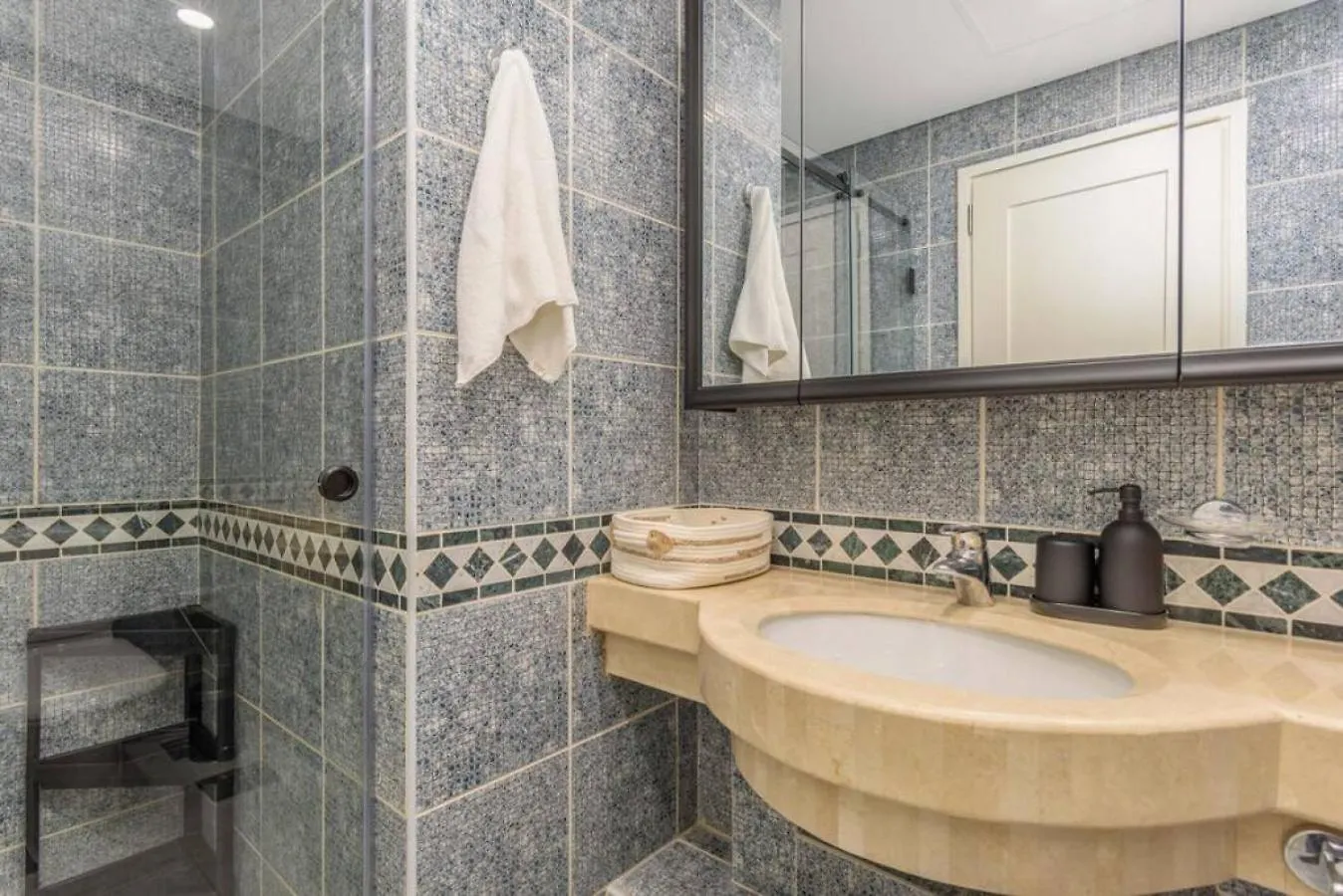 شقة Mundo - Exquisite 2-Br W Balcony At Saifi Village بيروت لبنان