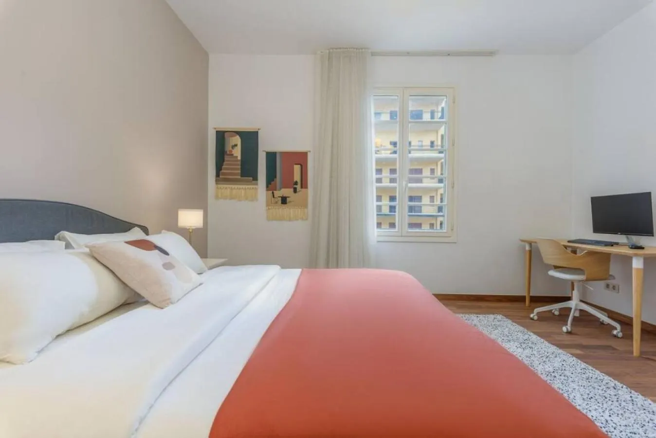 Mundo - Exquisite 2-Br W Balcony At Saifi Village بيروت شقة