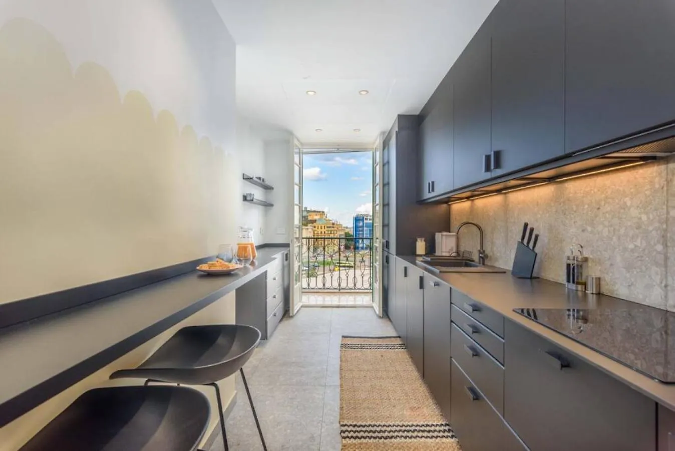 Mundo - Exquisite 2-Br W Balcony At Saifi Village بيروت شقة