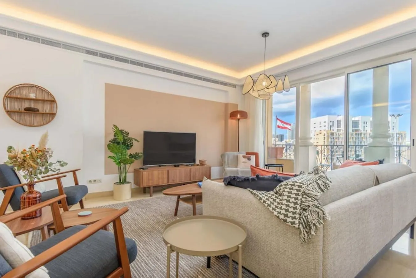 Mundo - Exquisite 2-Br W Balcony At Saifi Village بيروت